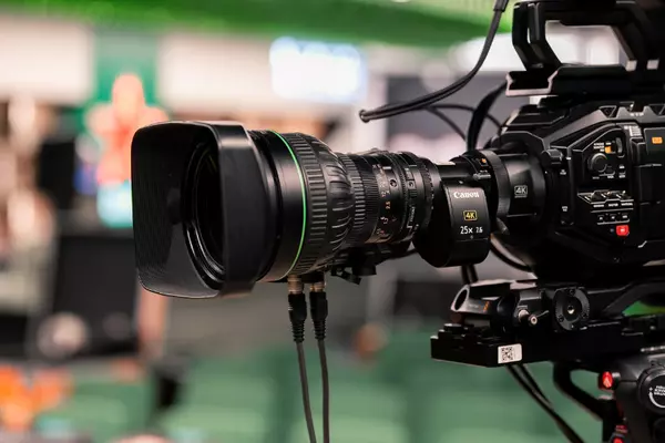 How Do I Choose the Right Hybrid Event Production Company?